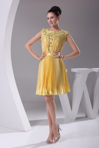 Yellow Pleating Lace Scoop Homecoming Dress Decorated With Ribbon