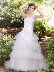Discount A Line Court Train Beading Wedding Dress with One Shoulder 