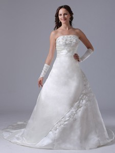 Custom Made Embroidery Wedding Dress With Ruch Strapless