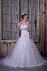 Elegant Princess Strapless Chapel Train Tulle Appliques With Beading Wedding Dress