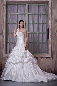 Luxurious One Shoulder Court Train Taffeta Appliques And Pick-ups Wedding Dress