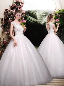 Romantic Ball Gown Scoop Wedding Dress With Appliques