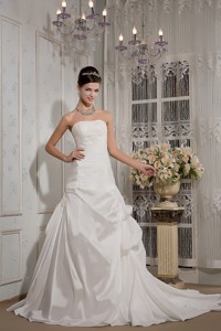 Elegant Strapless Court Train Taffeta Appliques Wedding Dress