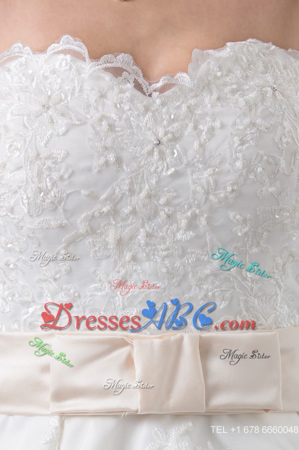 Sweetheart Brush Train White Wedding Dress with Champagne Bowknot 