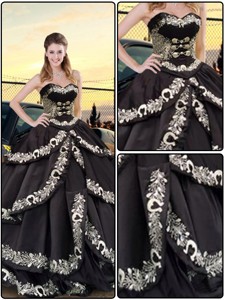 Latest Embroidery Sweetheart Quinceanera Dress In Black